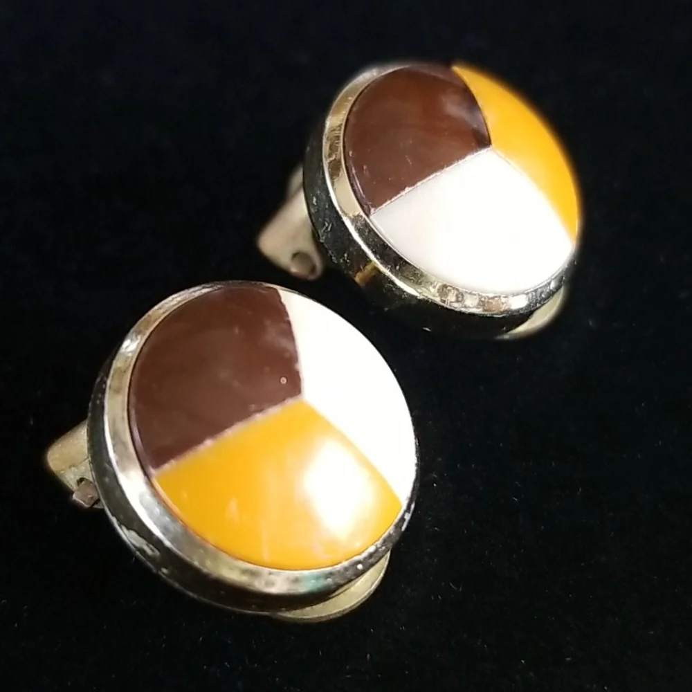 Vintage 1970s Earth Tone Inlaid Clip Earrings Gold Tone - Picture 11 of 16